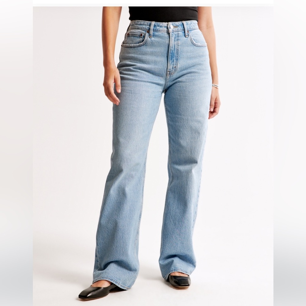 Abercrombie Curve Love the 90s Relaxed Jean
